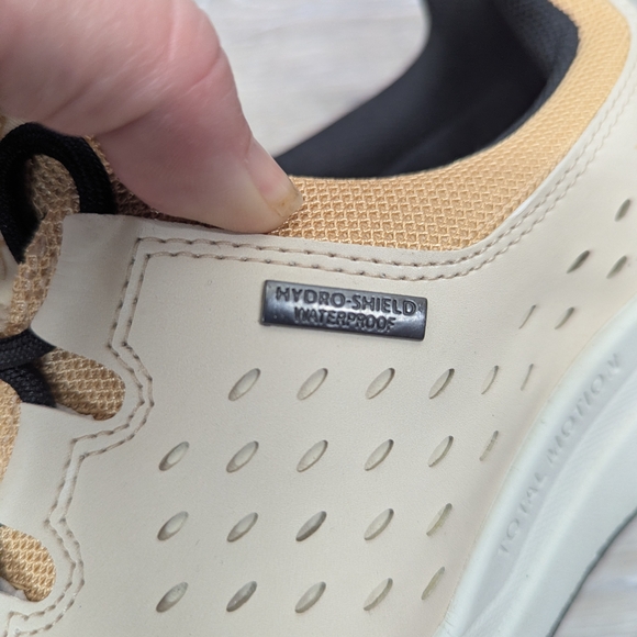 Men's Beige and Black Casual Shoes - Picture 5 of 11